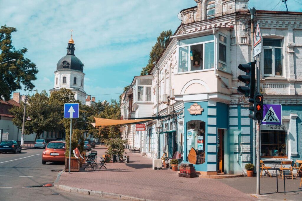 kafe-solomianskyi-raion-zatyshni-smaky-istorychnykh-vulychok-i-suchasni-vidkrytt-f0d4
