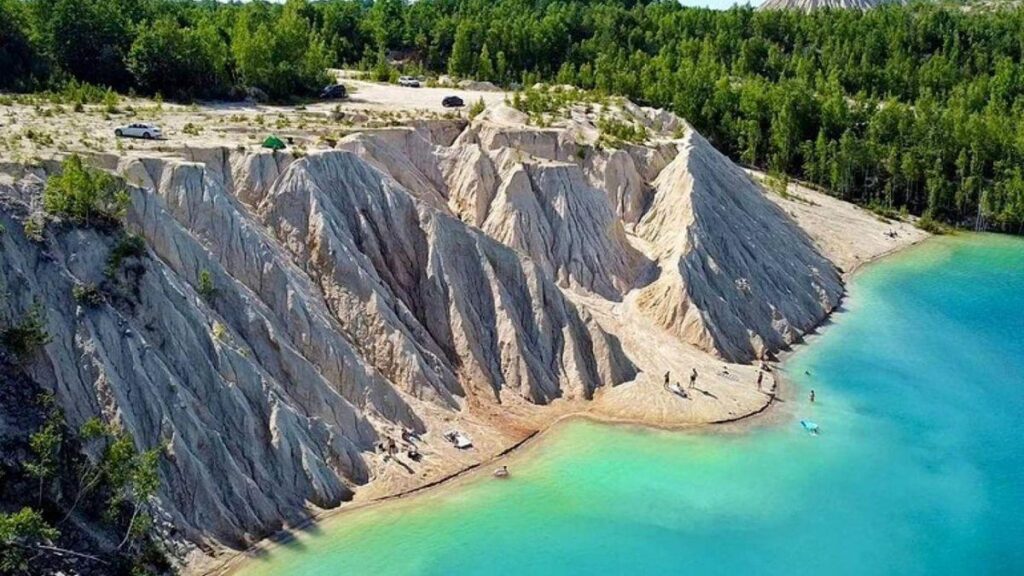 karier-kyivska-oblast-vid-hranitnykh-hlybyn-do-kryshtalevykh-ozer-2ebc