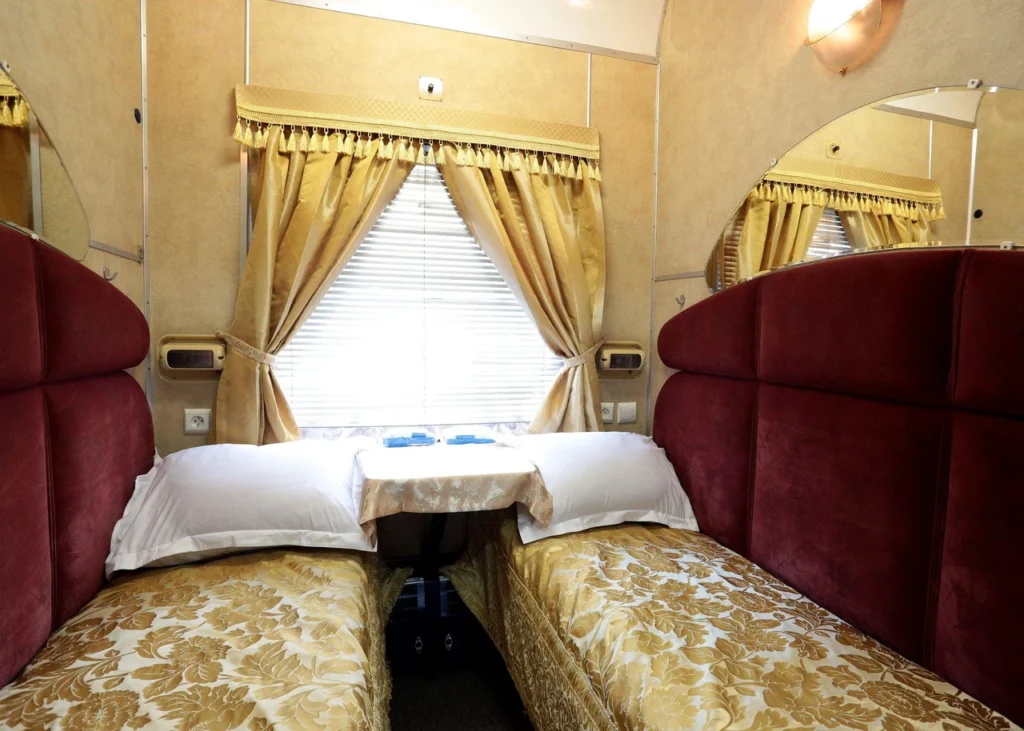 kupe-liuks-ukrzaliznytsia-foto-premium-komfort-shcho-peretvoriuie-dovhi-reisy-na-8422
