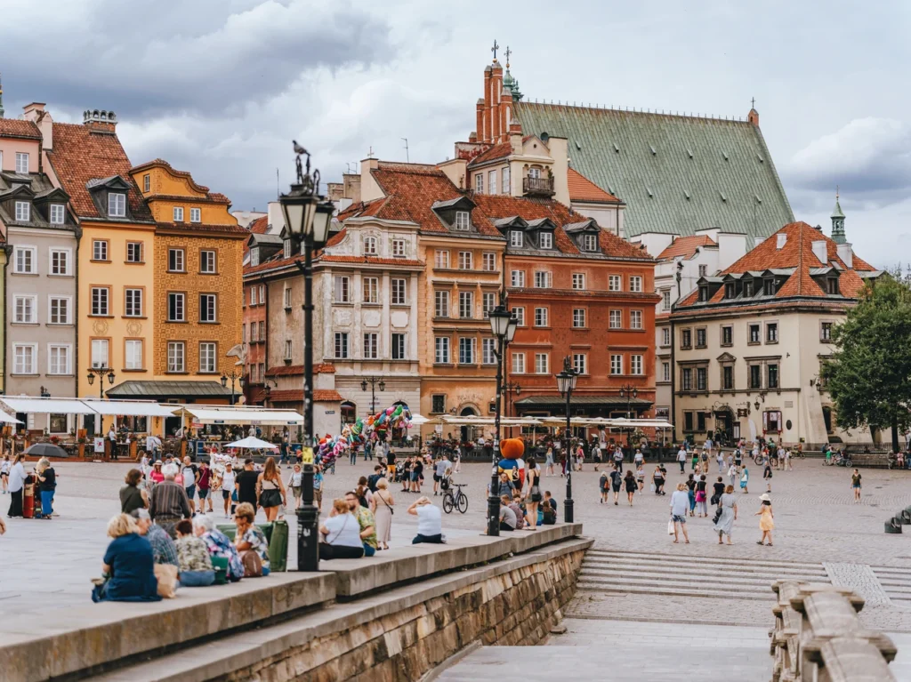 shcho-podyvytysia-u-varshavi-bezkoshtovno-povnyi-hid-dlia-pochatkivtsiv-i-prosun-19e0
