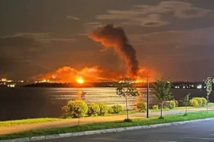 Пожежа на Саратовському НПЗ після атаки дрона вночі