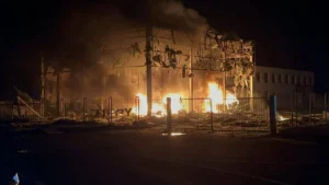 Палаючий обєкт Газпрому в Бєлгороді після нічної атаки