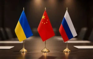 Флаги Украины, Китая и России на столе переговоров