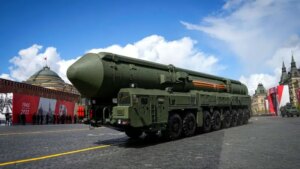 Ядерна ракета Росії на параді в Москві на тлі поразок в Україні