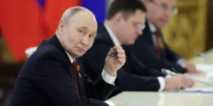 Володимир Путін на нараді в Кремлі щодо контролю над Донбасом
