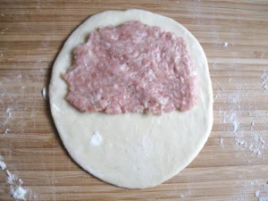 tisto-na-chebureky-na-vodi-khrustka-osnova-spravzhnikh-cheburekiv-5dc3