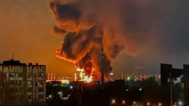 Пожежа на Саратовському НПЗ після атаки українських дронів