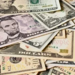 Чи можна рахувати гроші ввечері: прикмети, психологія та фінансові звички