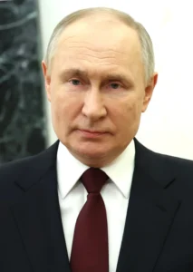 Портрет Володимира Путіна в темному костюмі з бордовою краваткою